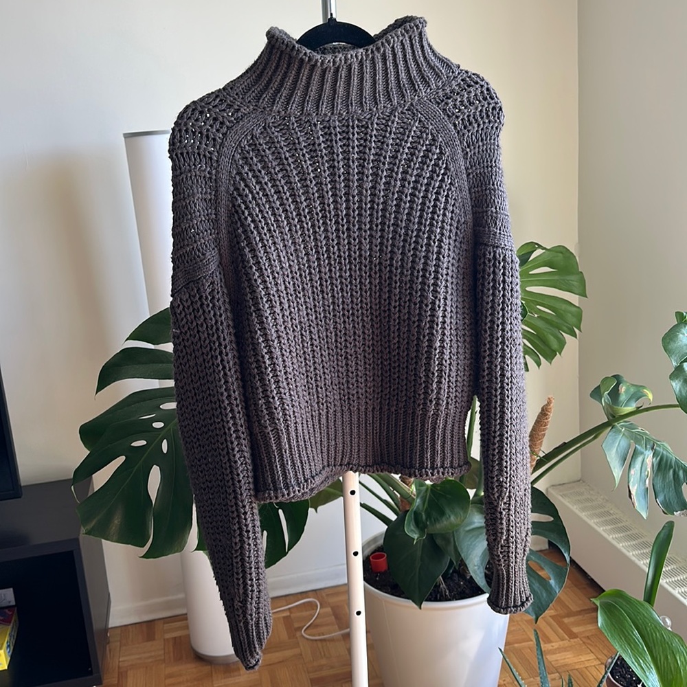 Sweater olive green in size S